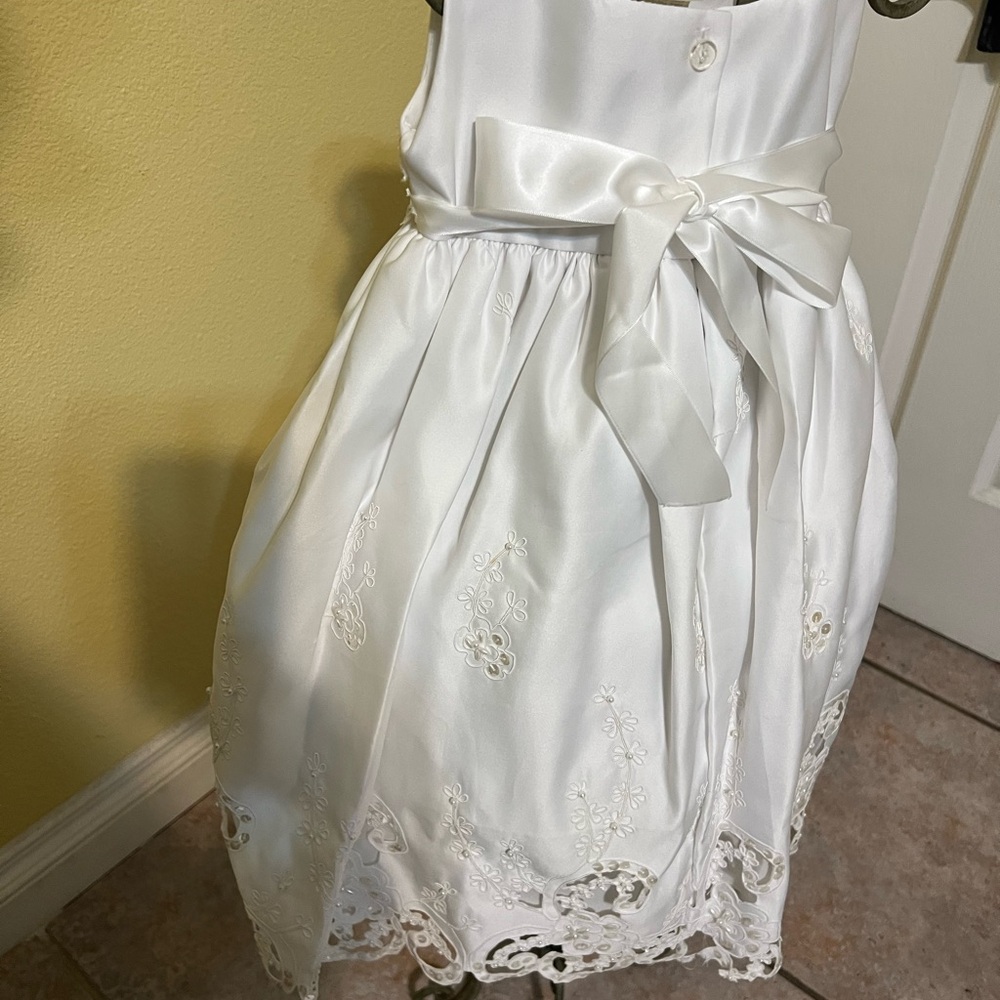 Elegant White Lace Baby Dress EXCLUSIVE OF DECORATION

christing gown
Size 1-2 - Picture 4 of 12
